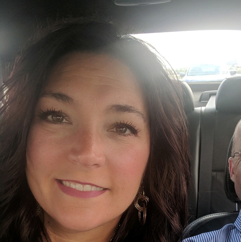 Meet your Posher, Lora